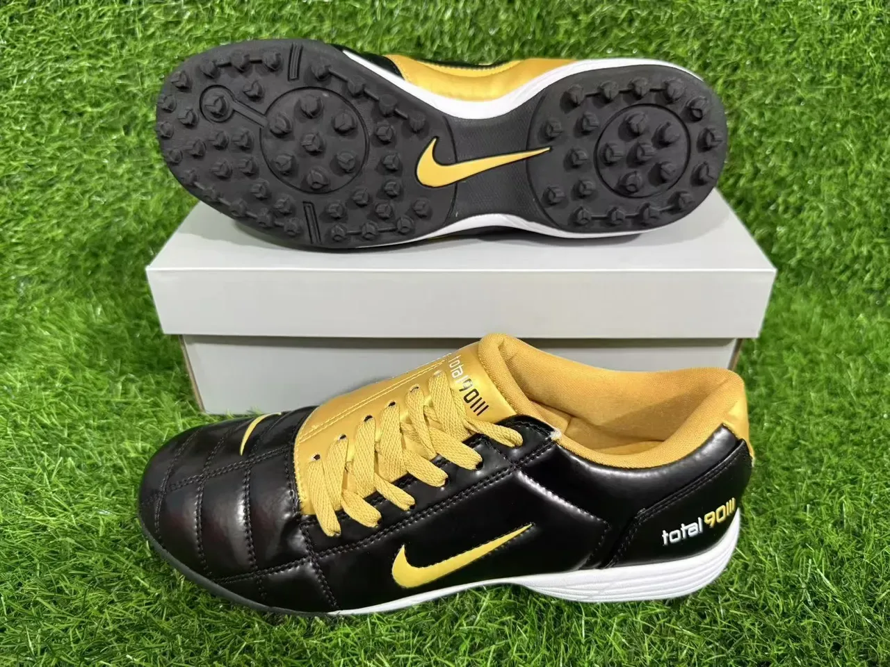 Nike Total 90 III 黑金 草地足球鞋 6