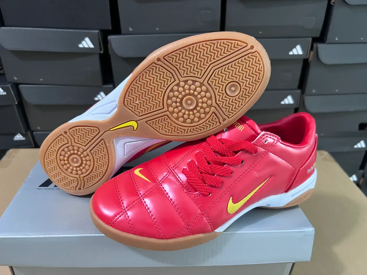 Nike Total 90 III লাল হলুদ ইন্ডোর সকার জুতো 9