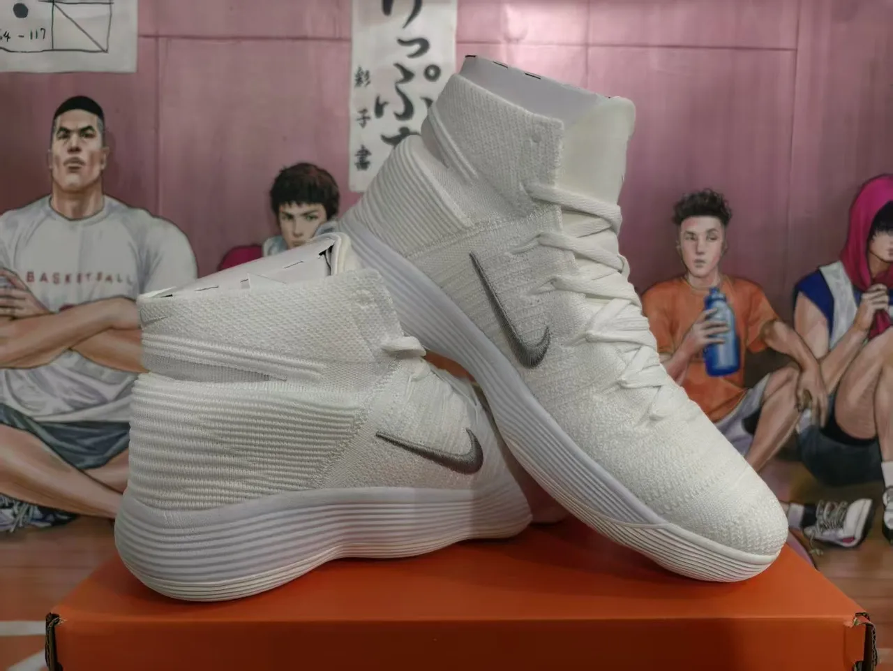 Nike Tênis de Basquete Alto de Malha Branco e Prateado 5