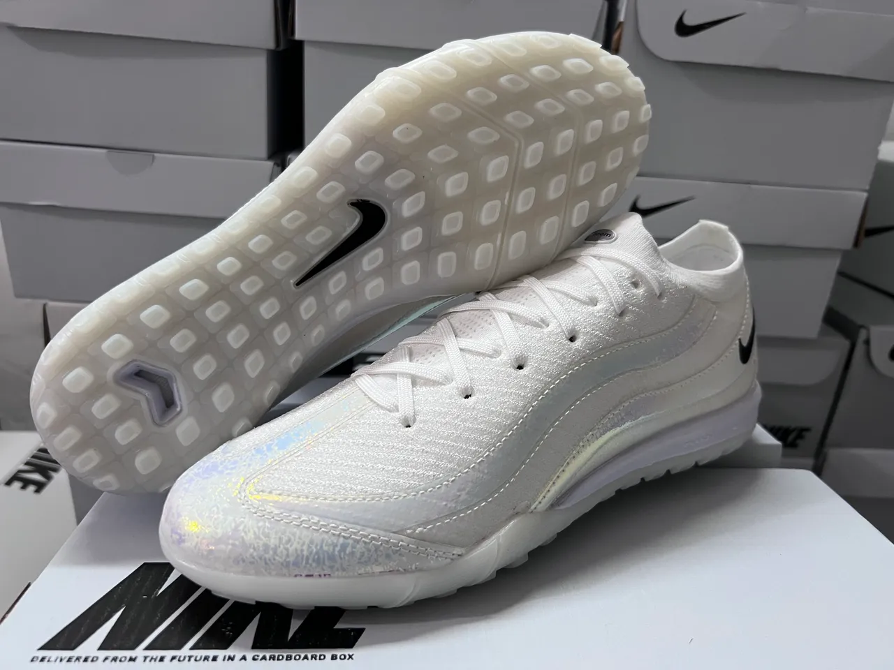 Nike White Black Knit Upper Iridescent Overlay Turf Soccer Shoes 7
