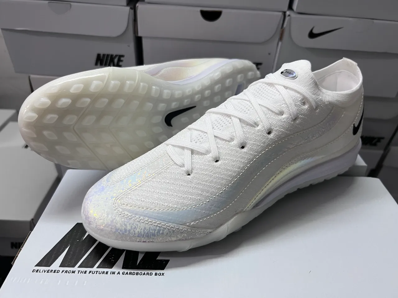 Nike White Black Knit Upper Iridescent Overlay Turf Soccer Shoes 8