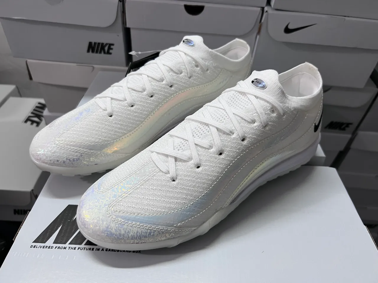 Nike White Black Knit Upper Iridescent Overlay Turf Soccer Shoes 9