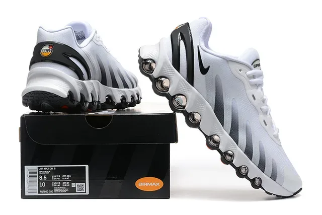 Nike Zapatillas Lifestyle Blancas y Negras de Bajo con Upper Híbrido Mesh-Synthetic 18