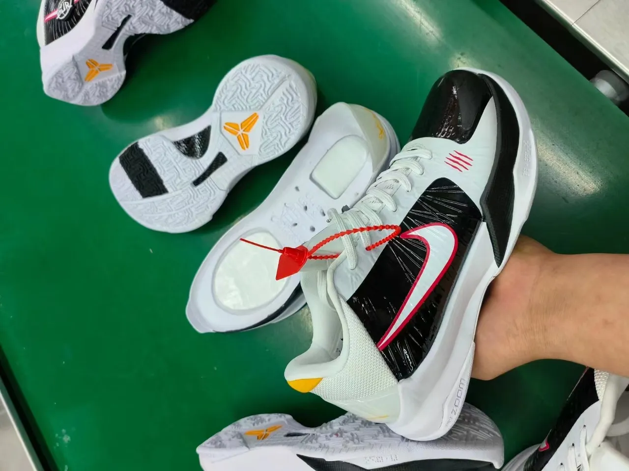 Nike白色黑色低帮轮廓分层合成笼篮球鞋 2