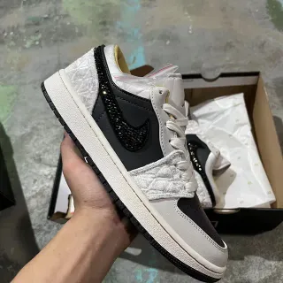 نيكي أبيض أسود كويلتد ساتان أبوبر مرصع بالكريستال Swoosh أحذية رياضية للأسلوب الحياتي