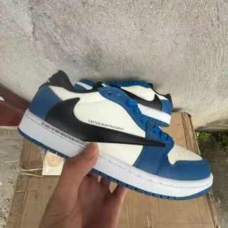 Nike Zapatos Lifestyle Blancos y Azules Low-Top Silueta Inspirada en Baloncesto Multi-Panel Cuero Superior