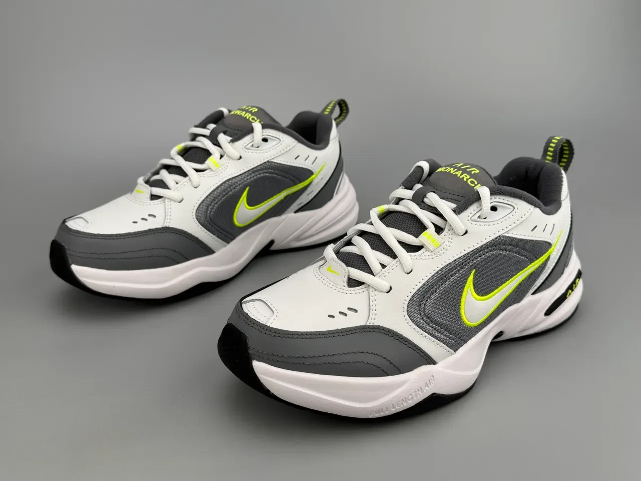 Nike Air branco e cinza com upper de malha layered e sintético, cushioning de ar visível em todo o comprimento, sneakers lifestyle 5