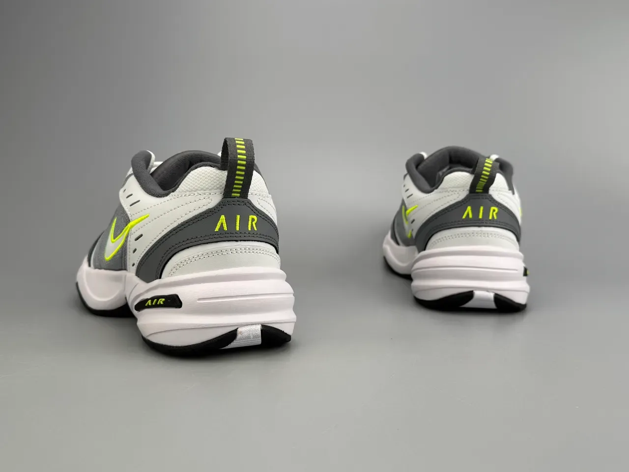 Nike Air branco e cinza com upper de malha layered e sintético, cushioning de ar visível em todo o comprimento, sneakers lifestyle 6