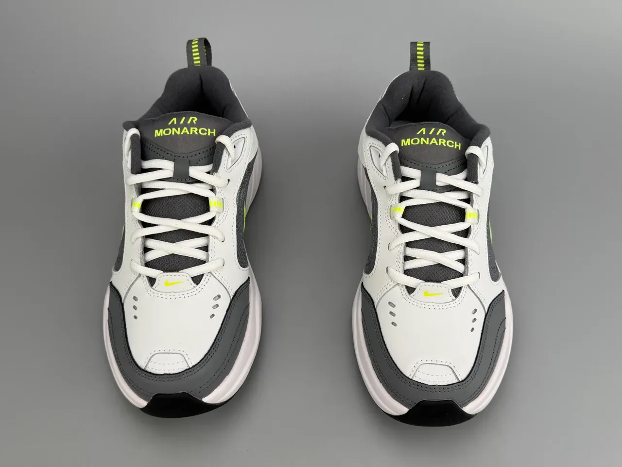 Nike Air branco e cinza com upper de malha layered e sintético, cushioning de ar visível em todo o comprimento, sneakers lifestyle 9