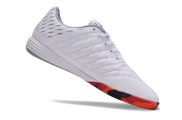 Nike Tênis de futebol indoor branco e laranja com upper sintético acolchoado overlay de gaiola perfurada 2