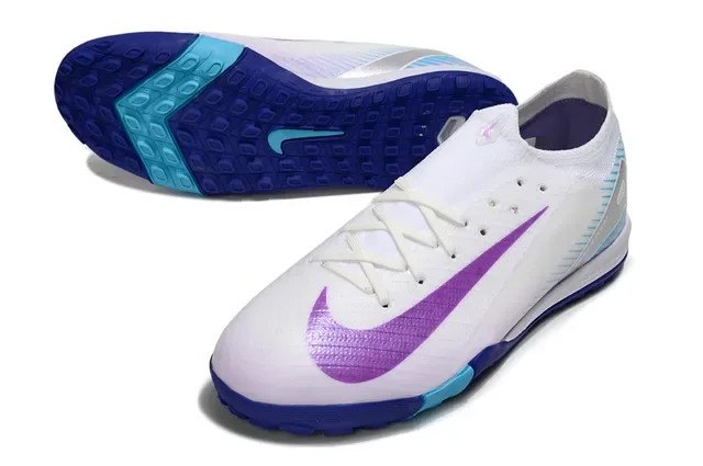Nike Sapatos de futebol turf branco e roxo com upper knit e Swoosh iridescente 4