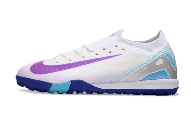 Nike Sapatos de futebol turf branco e roxo com upper knit e Swoosh iridescente 7