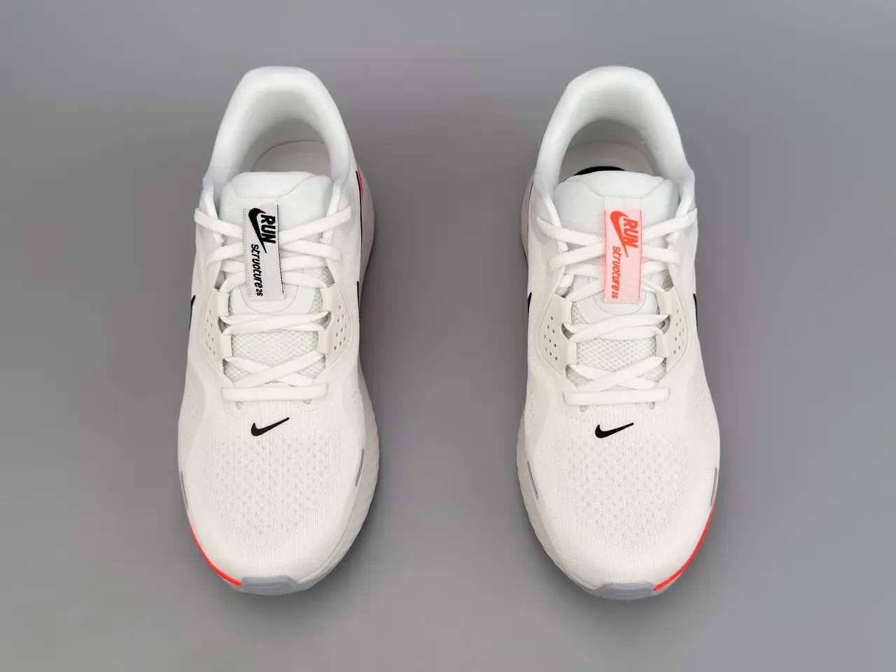 Chaussures de course Nike blanc rouge avec upper en mesh ingénierie Reactx technologie de semelle intermédiaire 7