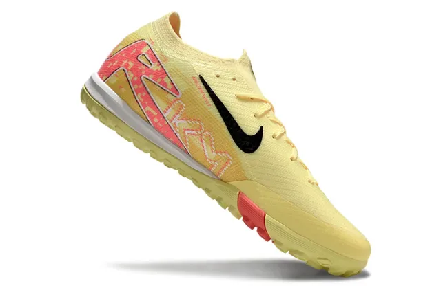 Nike হলুদ গোলাপি বুনা উপর নিম্ন কলার টার্ফ ফুটবল জুতো 2