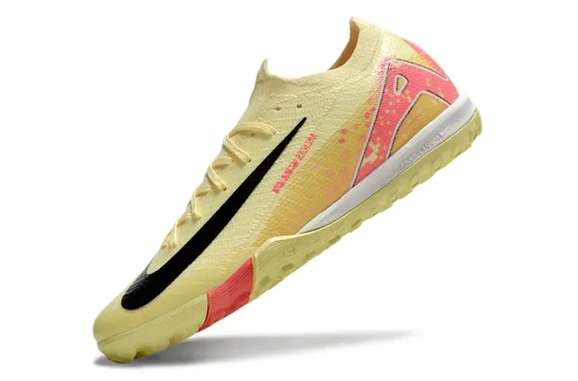 Nike হলুদ গোলাপি বুনা উপর নিম্ন কলার টার্ফ ফুটবল জুতো 3