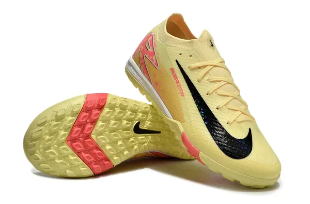 Nike হলুদ গোলাপি বুনা উপর নিম্ন কলার টার্ফ ফুটবল জুতো 4