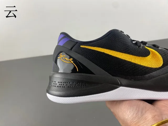 耐克 Zoom Kobe VIII 黑金篮球鞋 2