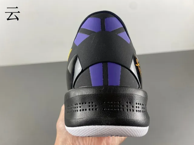 耐克 Zoom Kobe VIII 黑金篮球鞋 3