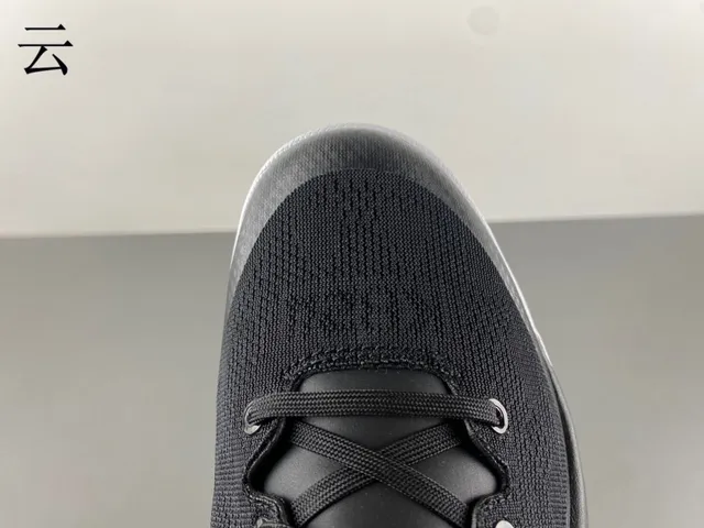 耐克 Zoom Kobe VIII 黑金篮球鞋 4