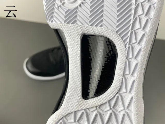 耐克 Zoom Kobe VIII 黑金篮球鞋 5