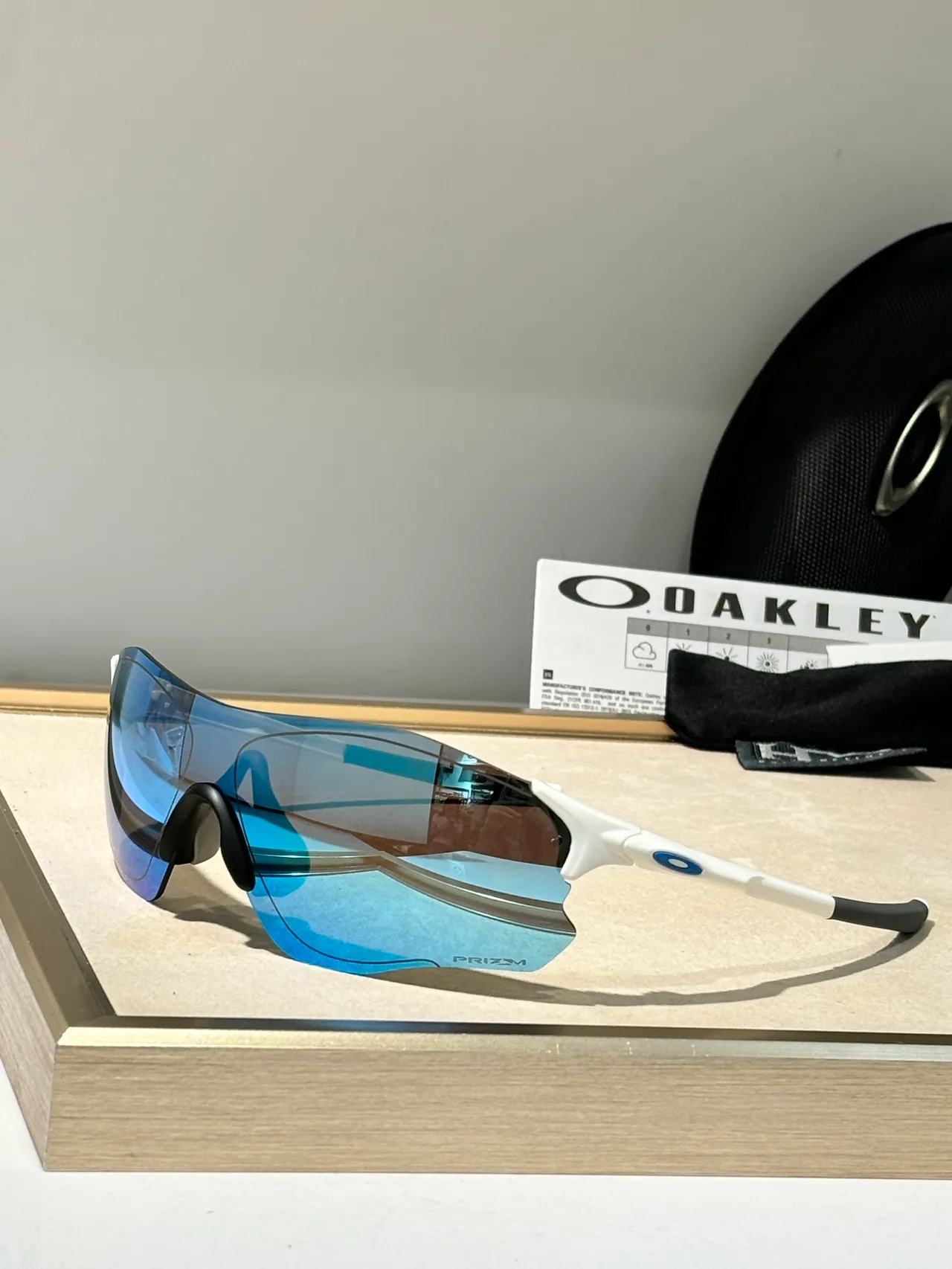 Oakley White Gray Wraparound Shield Lens Integrated Nose Pad Sunglasses 7