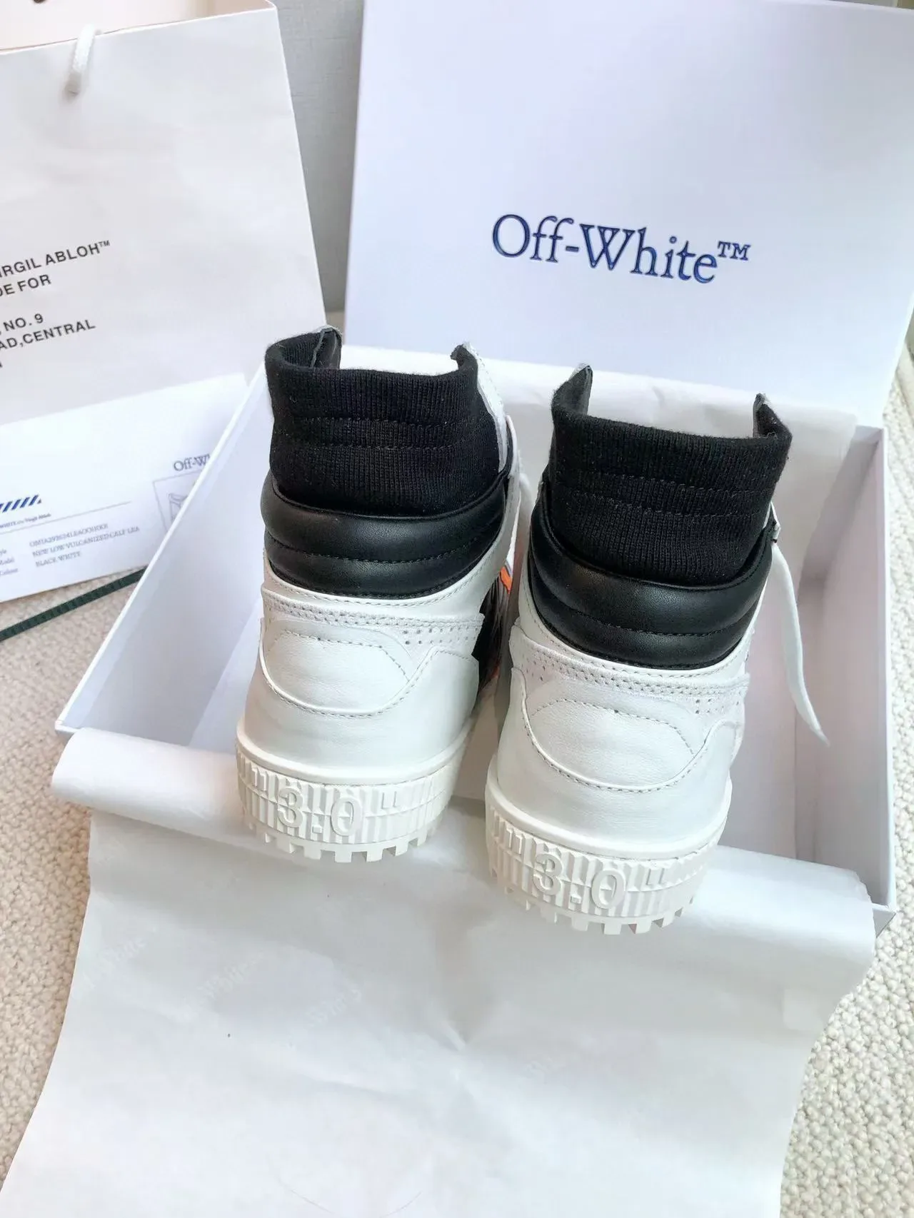 Off-White 黑色高帮袜领生活方式运动鞋 7