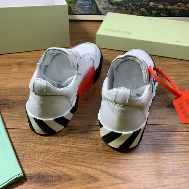 Off-White Diagonal Arrow Sneaker White Black Striped Platform Lifestyle Sneakers 7