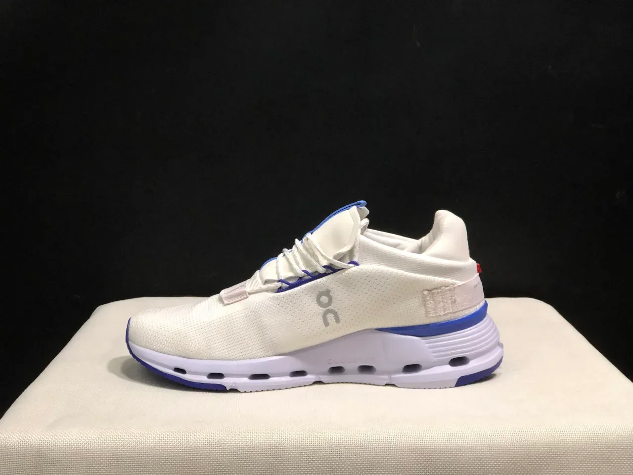 On Cloudmonster Off-White এবং Royal Blue লাইফস্টাইল স্নিকার 7