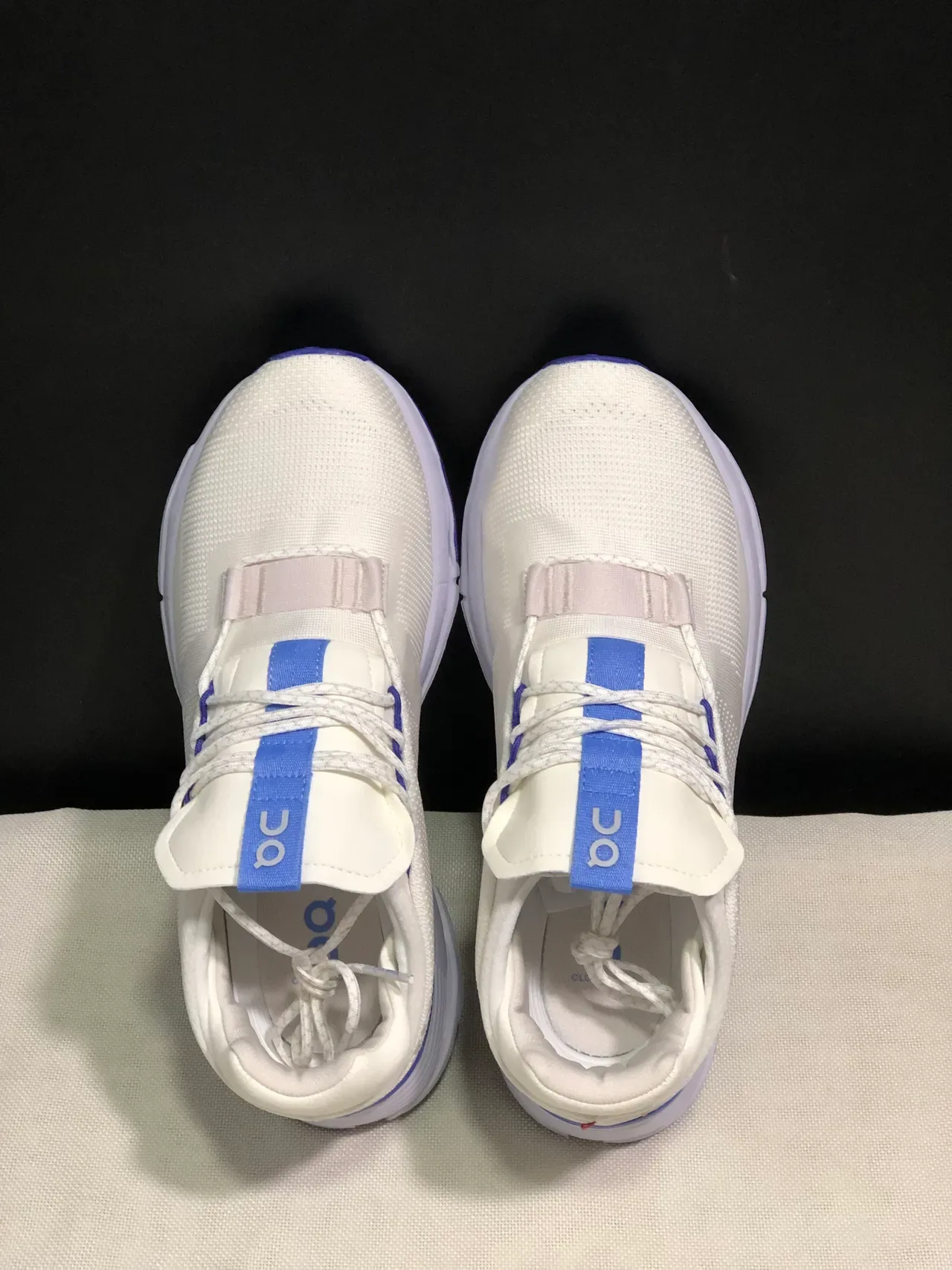 On Cloudmonster Off-White এবং Royal Blue লাইফস্টাইল স্নিকার 9