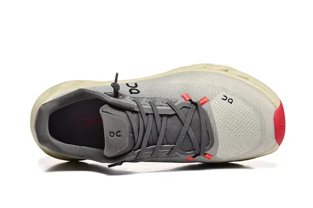 On Gris Beige Malla Engineered Superior Abierta Hexagonal CloudTec Pods Zapatillas de Running 2