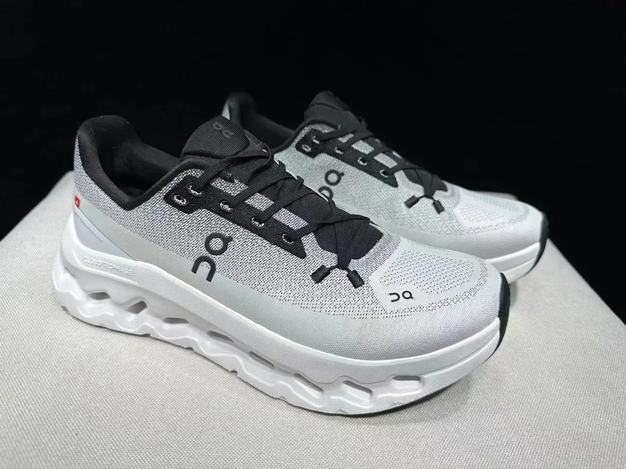 On 灰黑 工程针织鞋面 CloudTec Podded 中底 跑鞋 9