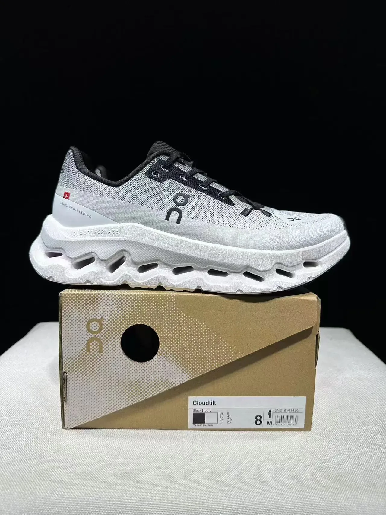 On 灰黑 工程针织鞋面 CloudTec Podded 中底 跑鞋 12