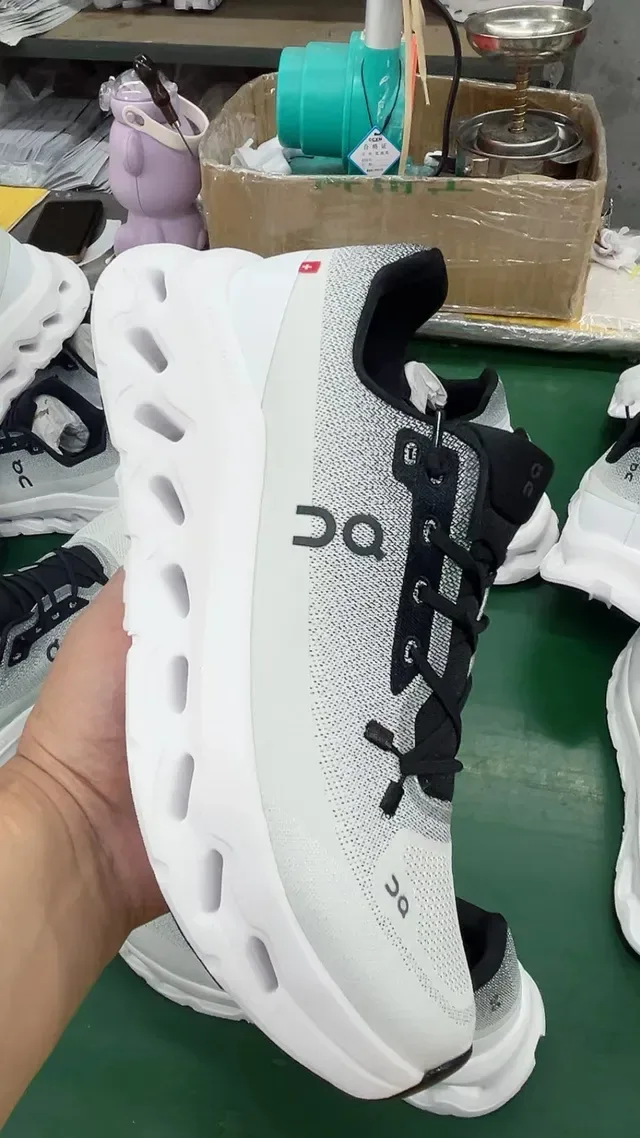 On 灰黑 工程针织鞋面 CloudTec Podded 中底 跑鞋 13