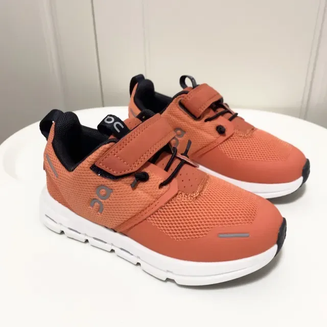 On ধূসর সাদা লো-টপ মেশ উপরের লাইফস্টাইল স্নিকার্স 16