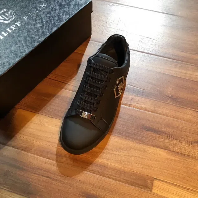 Philipp Plein Black Gold Parte superior de couro sintético Acentos de hardware Tênis lifestyle 4
