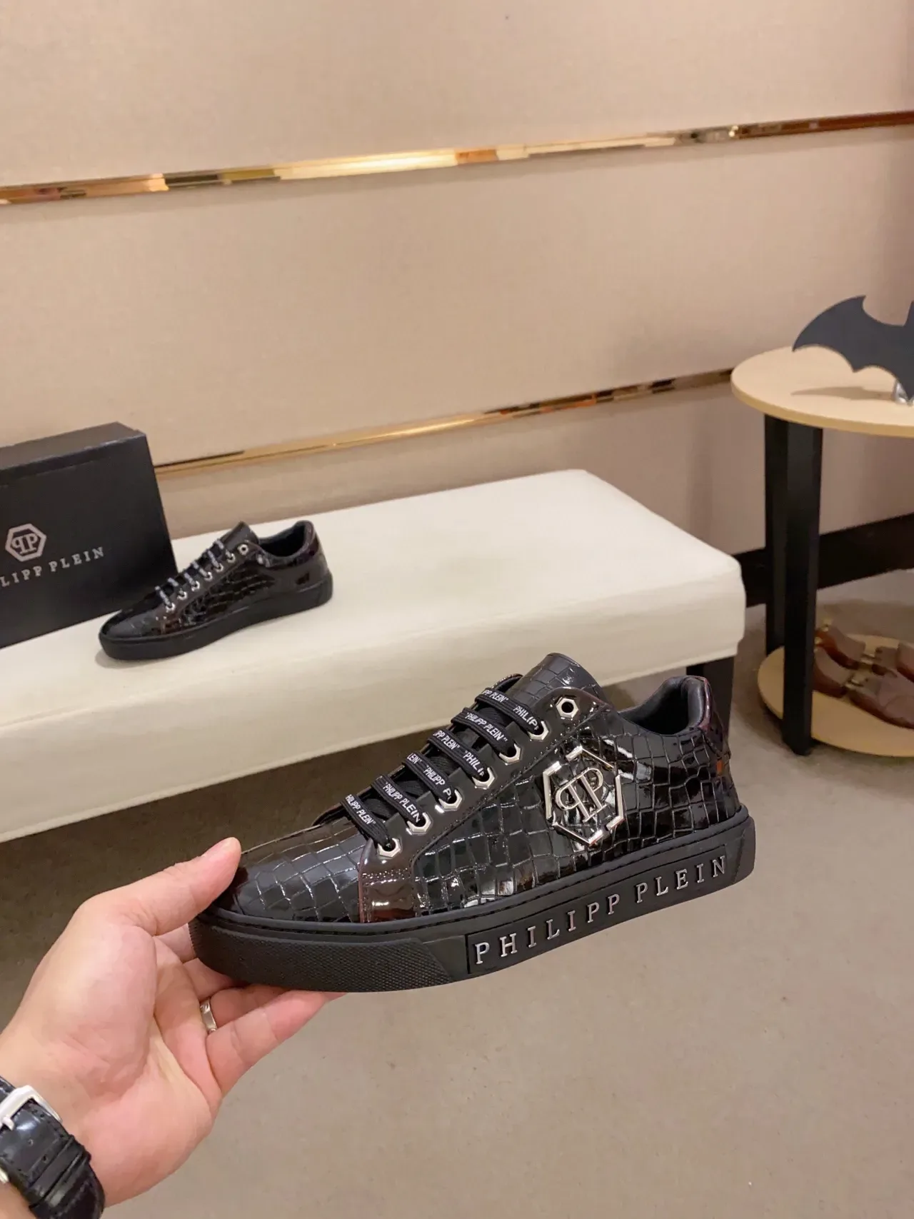 Philipp Plein काला क्रॉक एम्बॉस्ड पेंटेंट लेदर लाइफस्टाइल स्नीकर 3