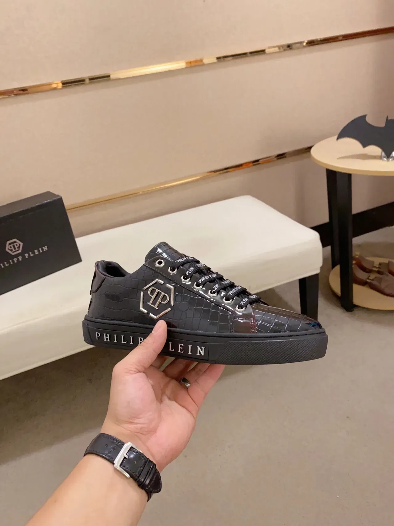 Philipp Plein काला क्रॉक एम्बॉस्ड पेंटेंट लेदर लाइफस्टाइल स्नीकर 4