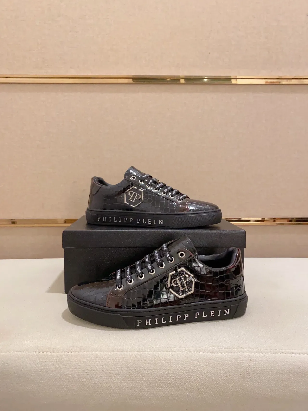 Philipp Plein काला क्रॉक एम्बॉस्ड पेंटेंट लेदर लाइफस्टाइल स्नीकर 7
