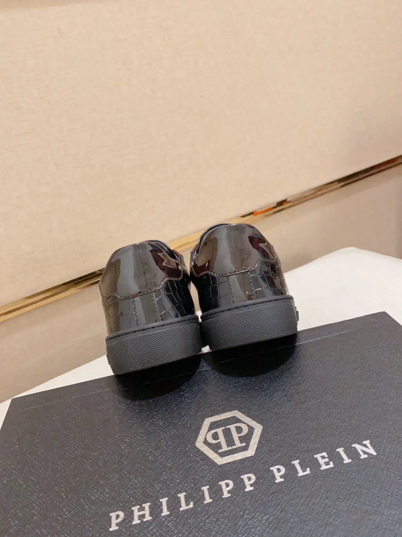 Philipp Plein काला क्रॉक एम्बॉस्ड पेंटेंट लेदर लाइफस्टाइल स्नीकर 8