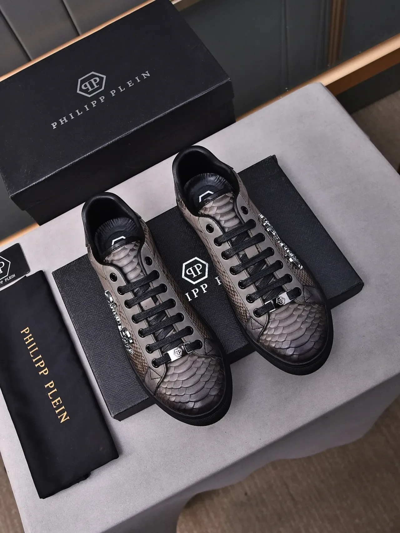 Philipp Plein Tênis Lifestyle Cinza e Preto Textura de Pele de Serpente 2