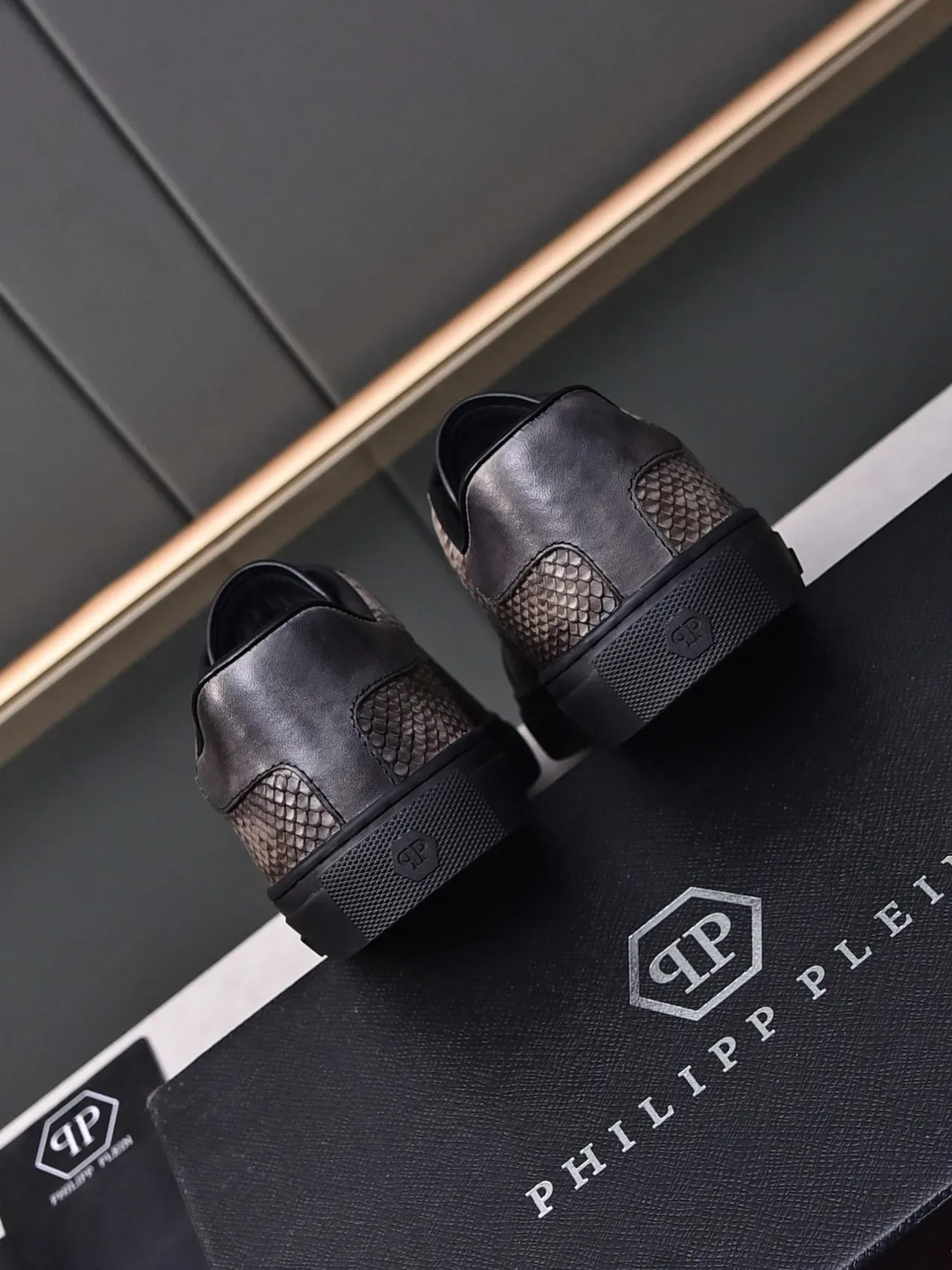 Philipp Plein Tênis Lifestyle Cinza e Preto Textura de Pele de Serpente 3