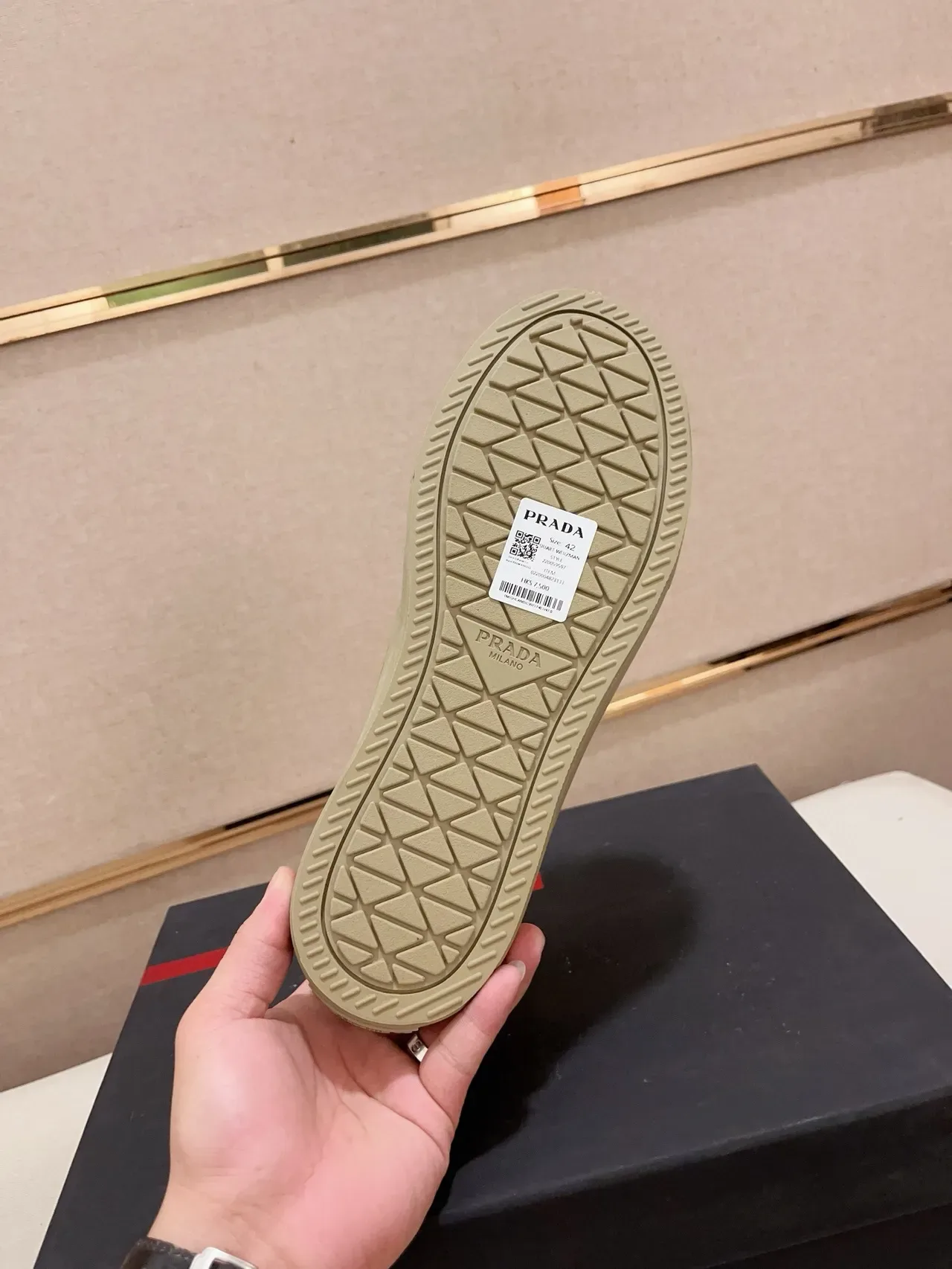 Prada 米色帆布鞋 三角标志补丁生活方式运动鞋 2