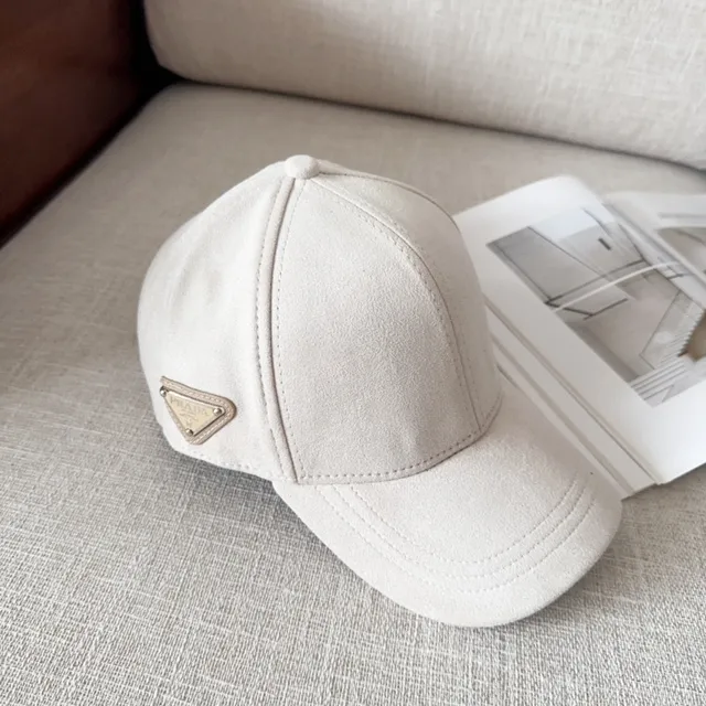 Prada Casquette de baseball à six panneaux structurée effet suédé noir marron 5