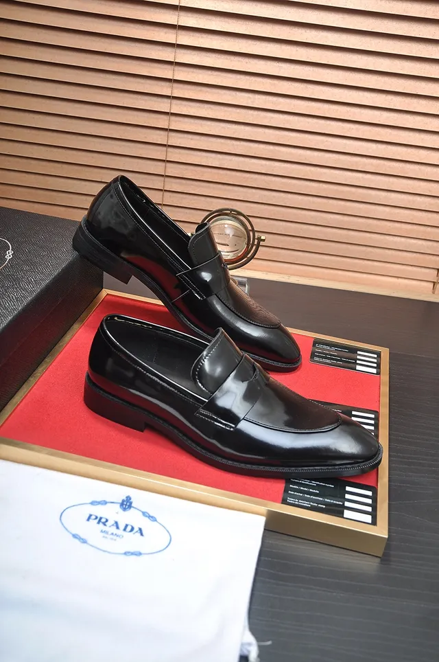 Prada Black Glossy Patent Pointed Toe Leather Shoes 4