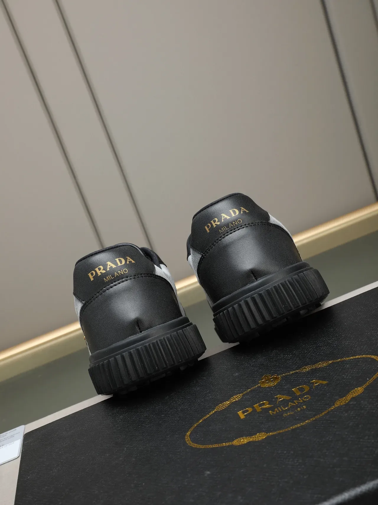 Prada Tênis Lifestyle Preto e Cinza Low-Top Material Misto 4