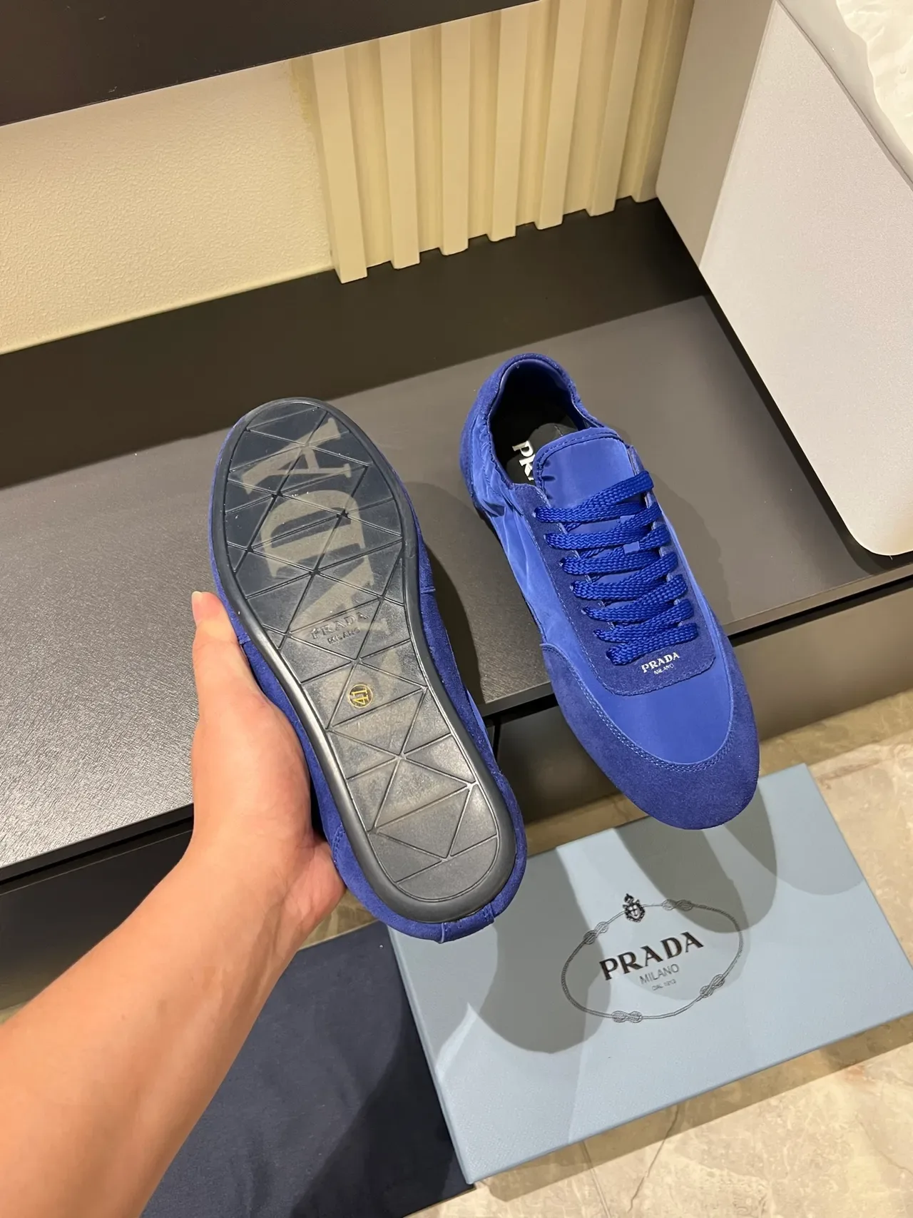 Prada Sneakers Lifestyle Bleu Monocromatique en Nylon et Suede 3