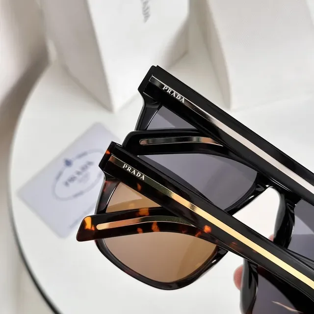 Prada Gafas de Sol Marco Rectangular de Acetato Marrón Dorado 4