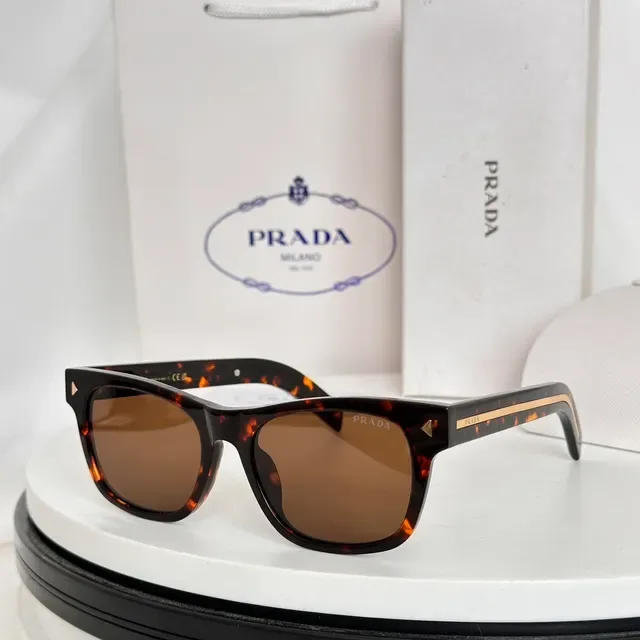Prada Gafas de Sol Marco Rectangular de Acetato Marrón Dorado 9
