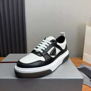 Prada Cloudbust काला और सफेद जीवनशैली स्नीकर