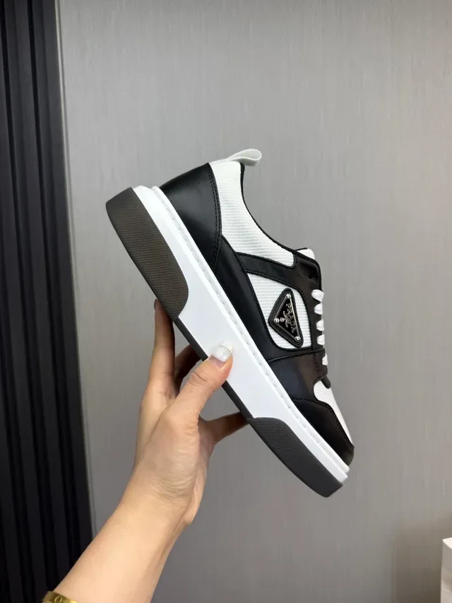 Prada Cloudbust preto e branco tênis lifestyle 7